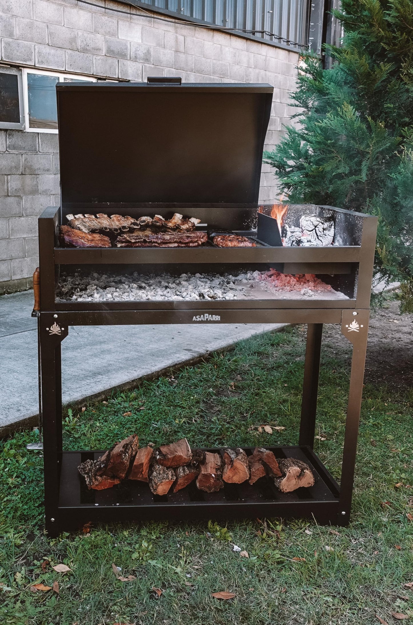 Parrilla Barbacoa de Carbón Grill Chulengo Premium Argentino, Con Fogonero, Pala, Atizador y Funda Incluidos, Portátil para Uso Exterior, Color Negro, 115x75x50 cm
